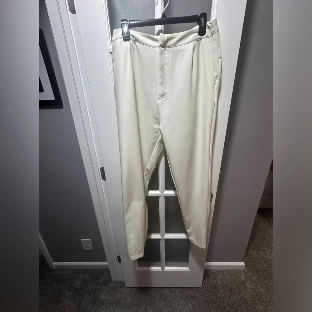 PrettyLittleThing Cream Cropped Pants - Picture 3 of 9